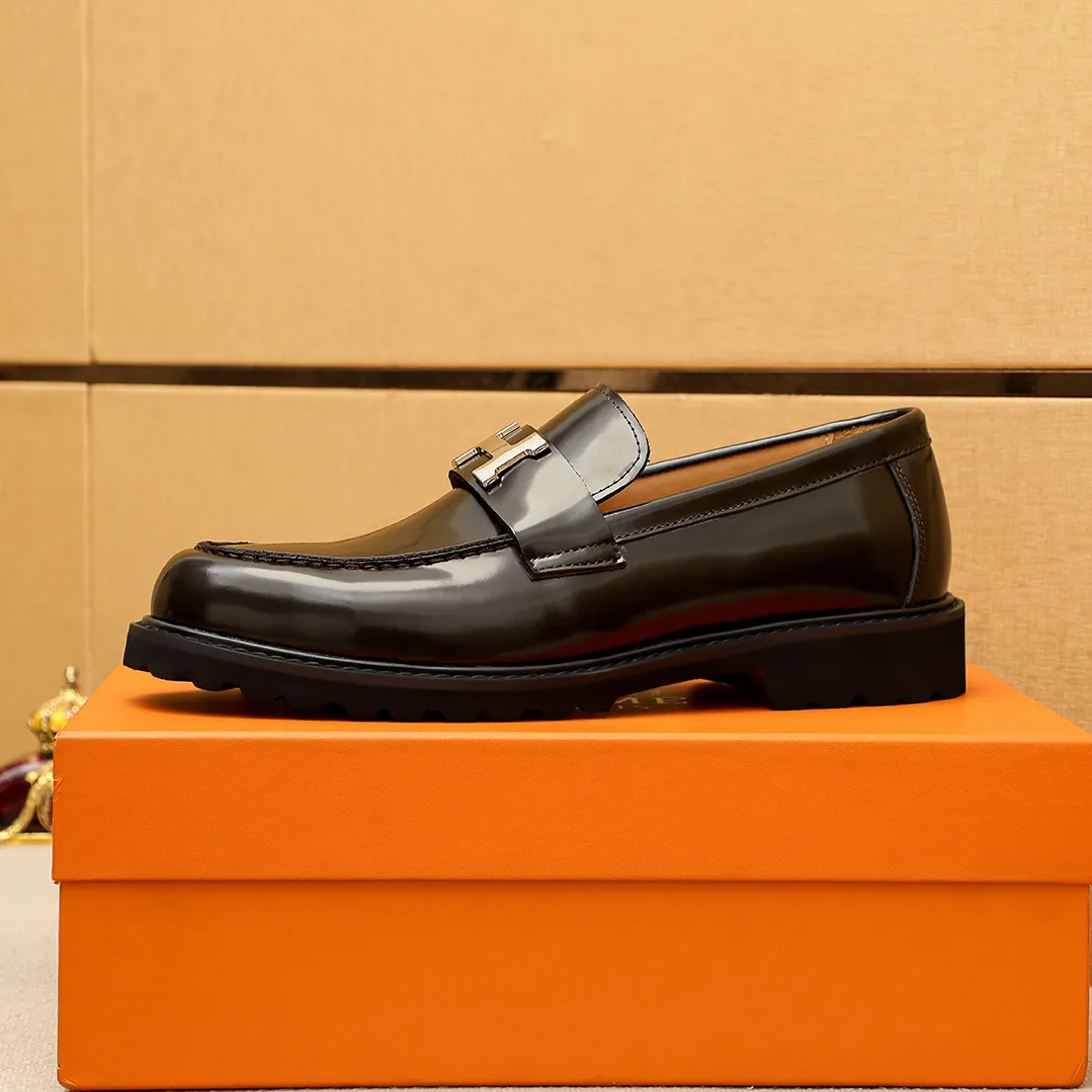 Men's shoes 💰460 💐 Product trademark: HERMES "Hermès" casual leather shoes Regular size: 38-44 (45.46🉑️customized) Product materials: Selected imported first-layer open-edge beaded cowhide leather upper + luxury hardware buckle, imported water-dyed 🐂 cowhide lining. Strong three-dimensional visual effect, original outsole Color: 4⃣️colors available